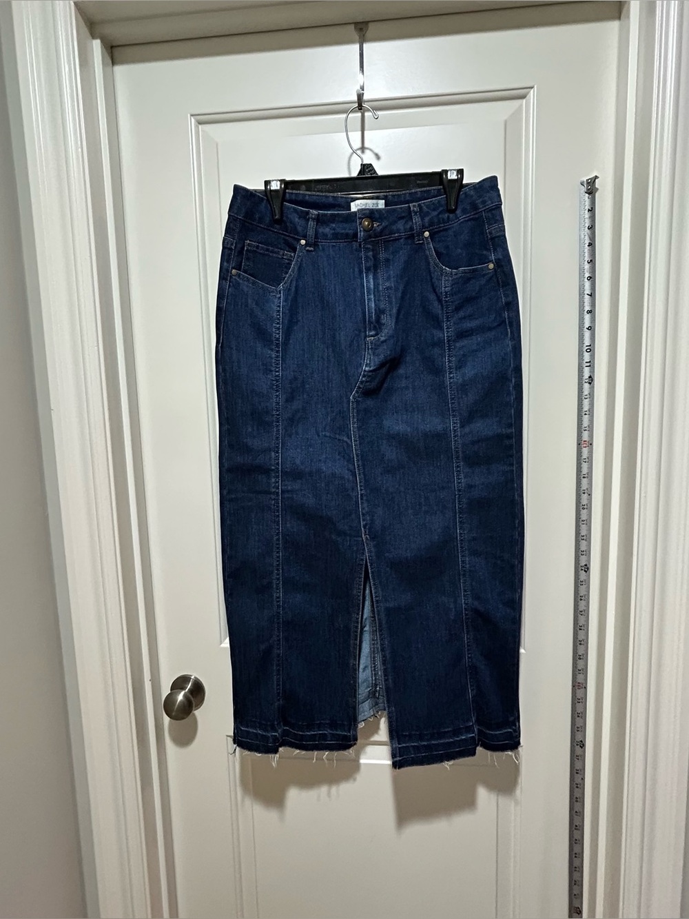 Rachel Zoe Women’s size 10 Dark Blue Denim Midi Jean skirt. LIKE NEW. Raw edge
